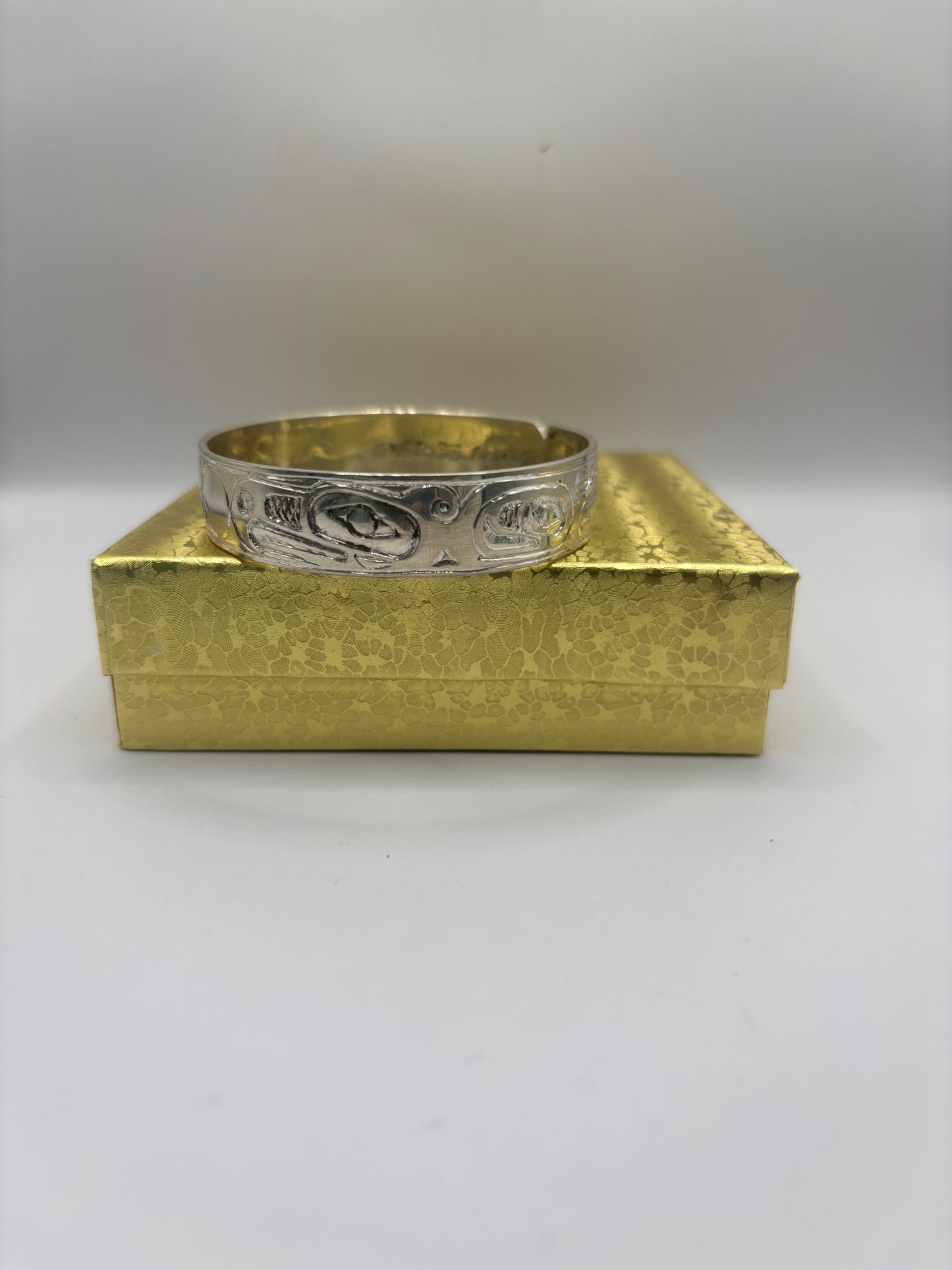 Five Fin Killer Whale Eagle 1/2 Inch Bracelet